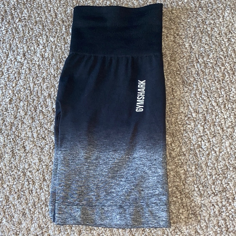 GYMSHARK OMBRÉ BIKER SHORTS: Small